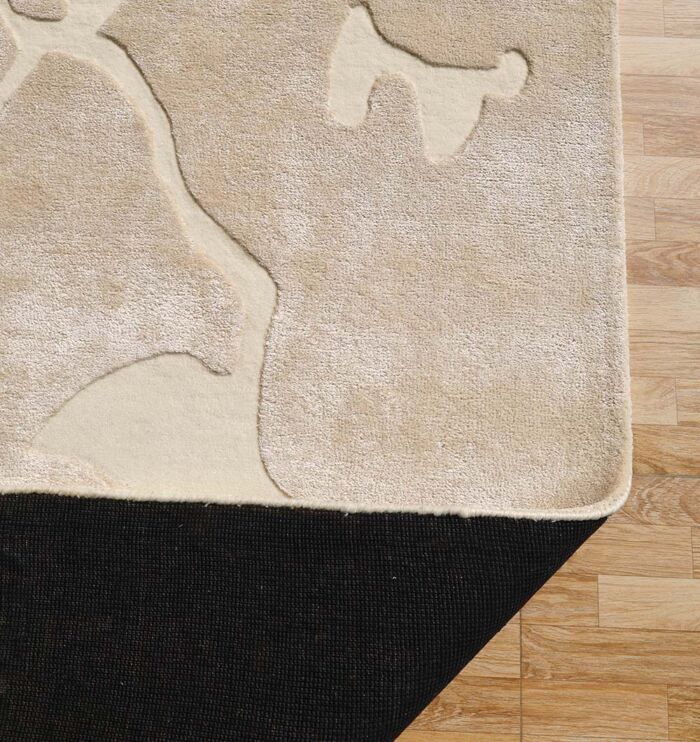 Modern carpet and rugs collection in Dubai, including silk carpets, tufted rugs, and traditional rugs for living room and bedroom décor.