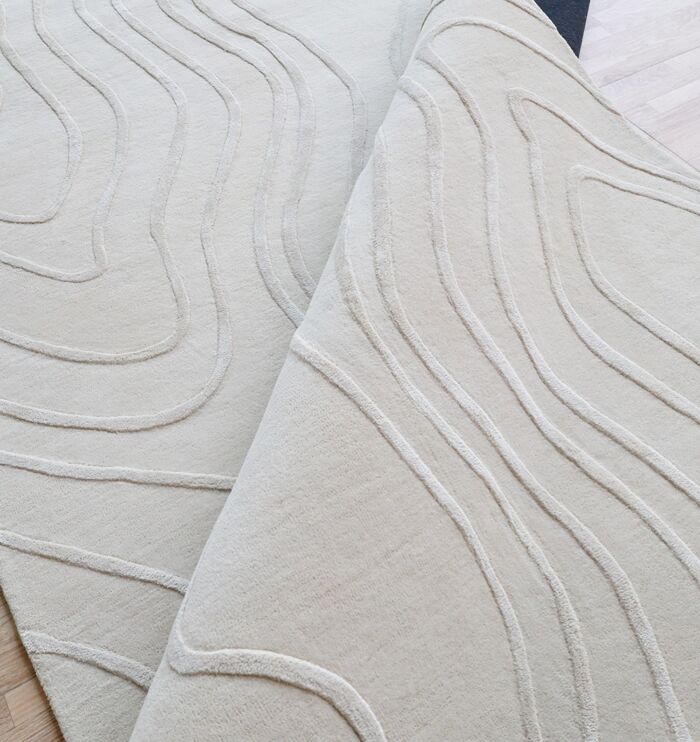 Modern carpet and rugs collection in Dubai, including silk carpets, tufted rugs, and traditional rugs for living room and bedroom décor.