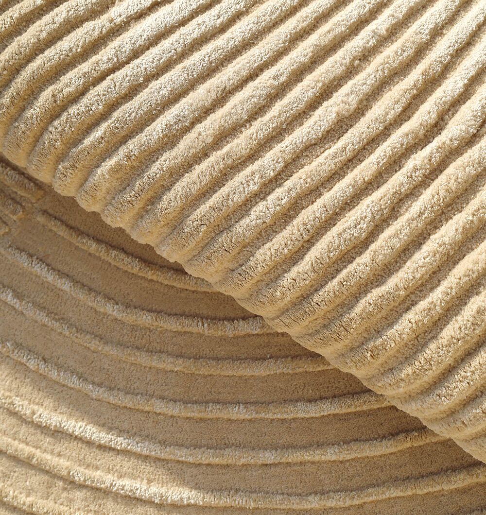 Round Carpets Dubai – Jute Rugs, Modern Carpet Designs & Home Carpets Round jute carpet for living room and bedroom, designed in a modern carpet style to suit home décor in Dubai.