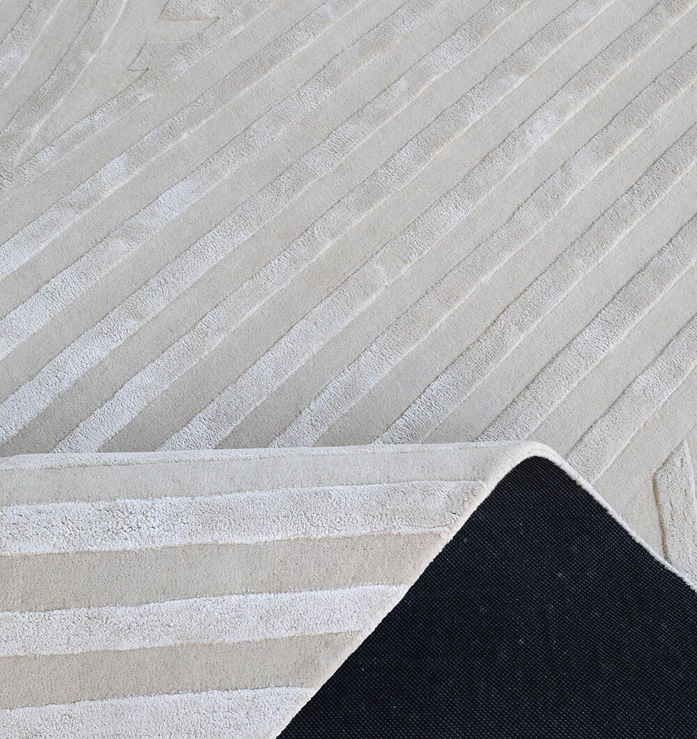 Carpets Dubai – Modern, Vintage, Silk & Home Carpet Collection Modern carpet for living room in Dubai with elegant design, durable finish, and soft texture for home décor.