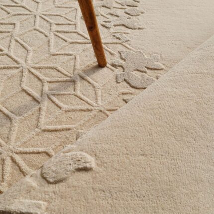Elegant carpet for living room and bedroom in Dubai, designed with modern carpet design and high-quality finish for home décor.