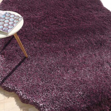 Modern carpet for living room and bedroom in Dubai, designed with elegant patterns and durable finish for everyday home décor.