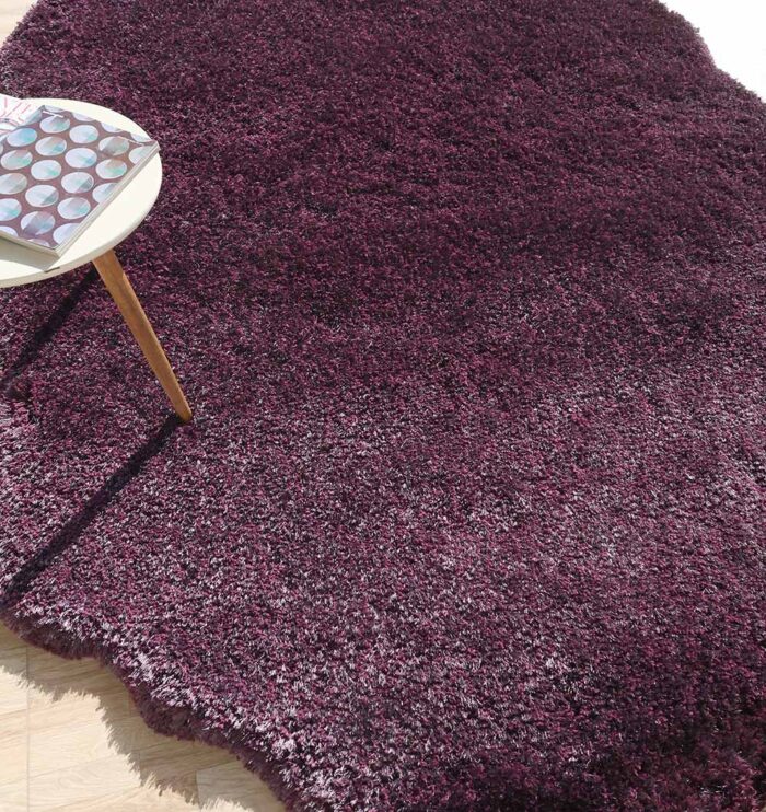 Modern carpet for living room and bedroom in Dubai, designed with elegant patterns and durable finish for everyday home décor.