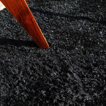Handmade wool rug with soft white fur shag texture, adding warmth and luxury to living room or bedroom décor in Dubai and across UAE.