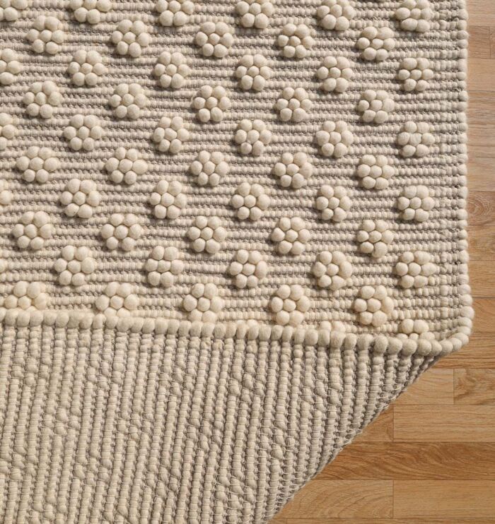Stylish carpet for living room and bedroom, modern rugs and tufted rugs in Dubai and UAE for home décor.