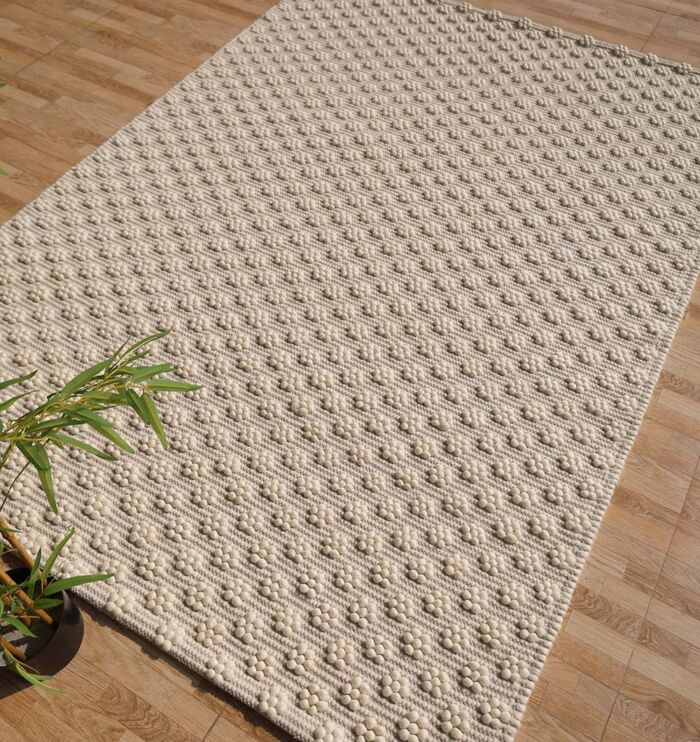 Stylish carpet for living room and bedroom, modern rugs and tufted rugs in Dubai and UAE for home décor.