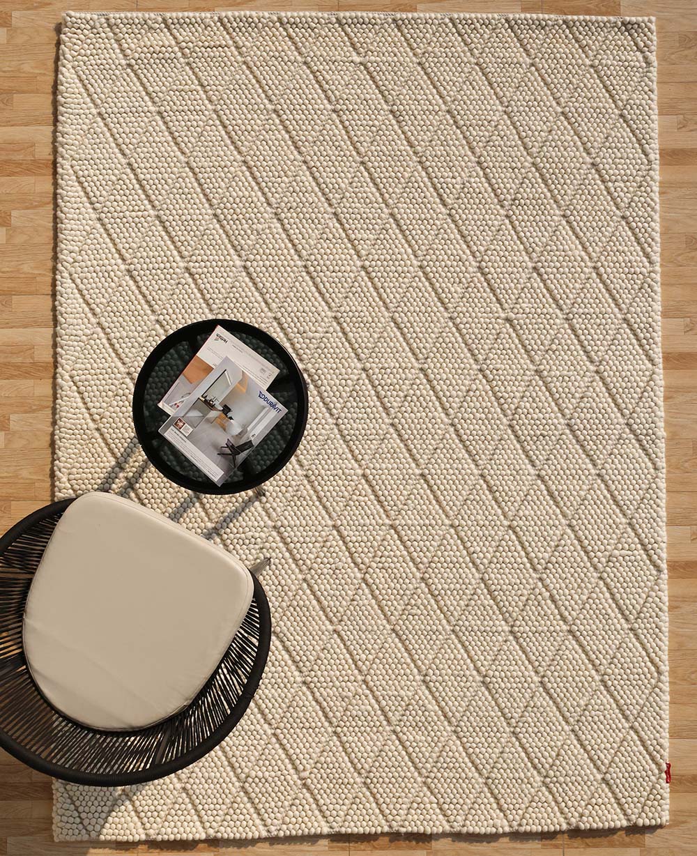 Carpets Dubai – Living Room Rugs, Tufted Carpets, Bedroom Rugs & Traditional Rugs UAE Modern carpet and rugs for living room and bedroom, available in Dubai and UAE with tufted and traditional rug designs.