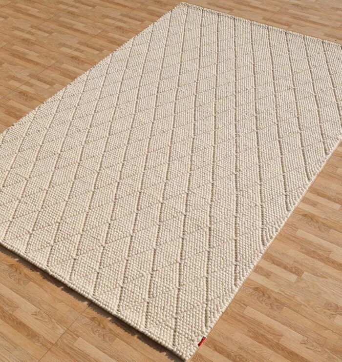 Modern carpet and rugs for living room and bedroom, available in Dubai and UAE with tufted and traditional rug designs.
