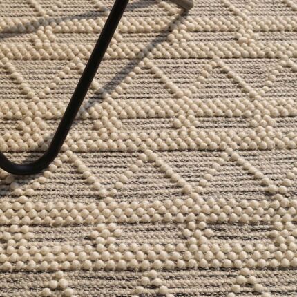 Modern carpet and rugs for living room and bedroom, available in Dubai and UAE with tufted and traditional rug designs.