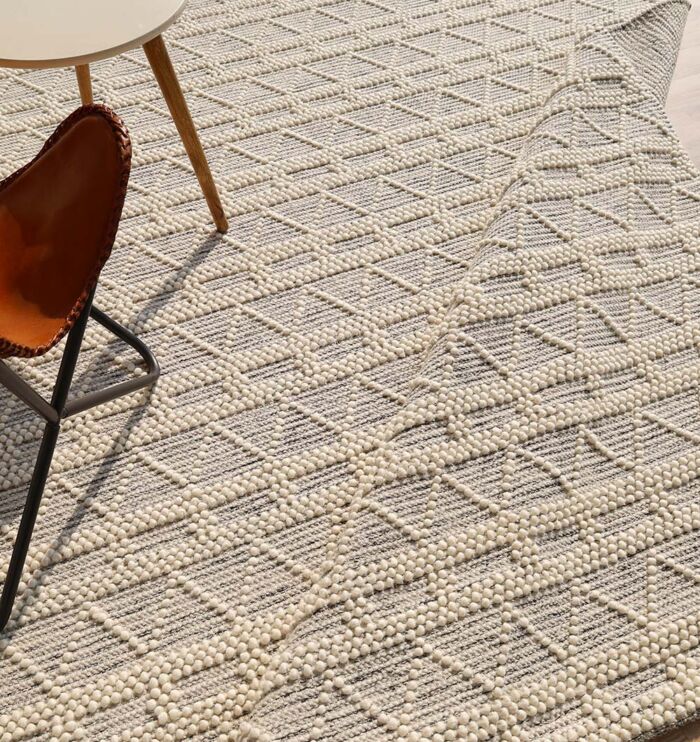 Modern carpet and rugs for living room and bedroom, available in Dubai and UAE with tufted and traditional rug designs.