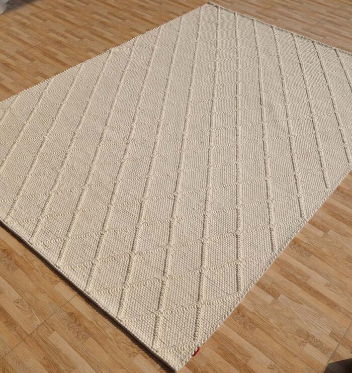 Stylish carpet for living room and bedroom, modern rugs and tufted rugs in Dubai and UAE for home décor.