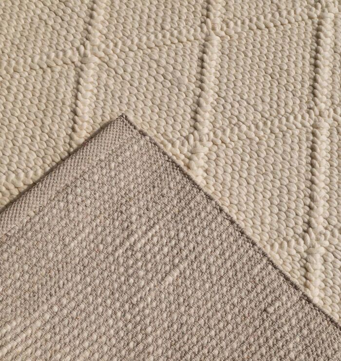 Stylish carpet for living room and bedroom, modern rugs and tufted rugs in Dubai and UAE for home décor.