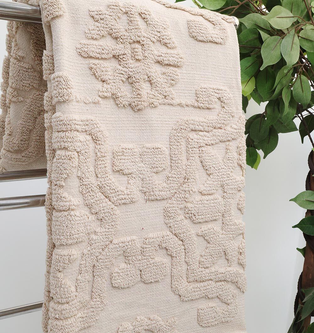 Sofa Throws & Throw Blankets – Stylish Bed Throws and Decorative Throw Pillows Cozy throw blankets and sofa throws with soft textures, perfect as bed throws and decorative throw pillows.
