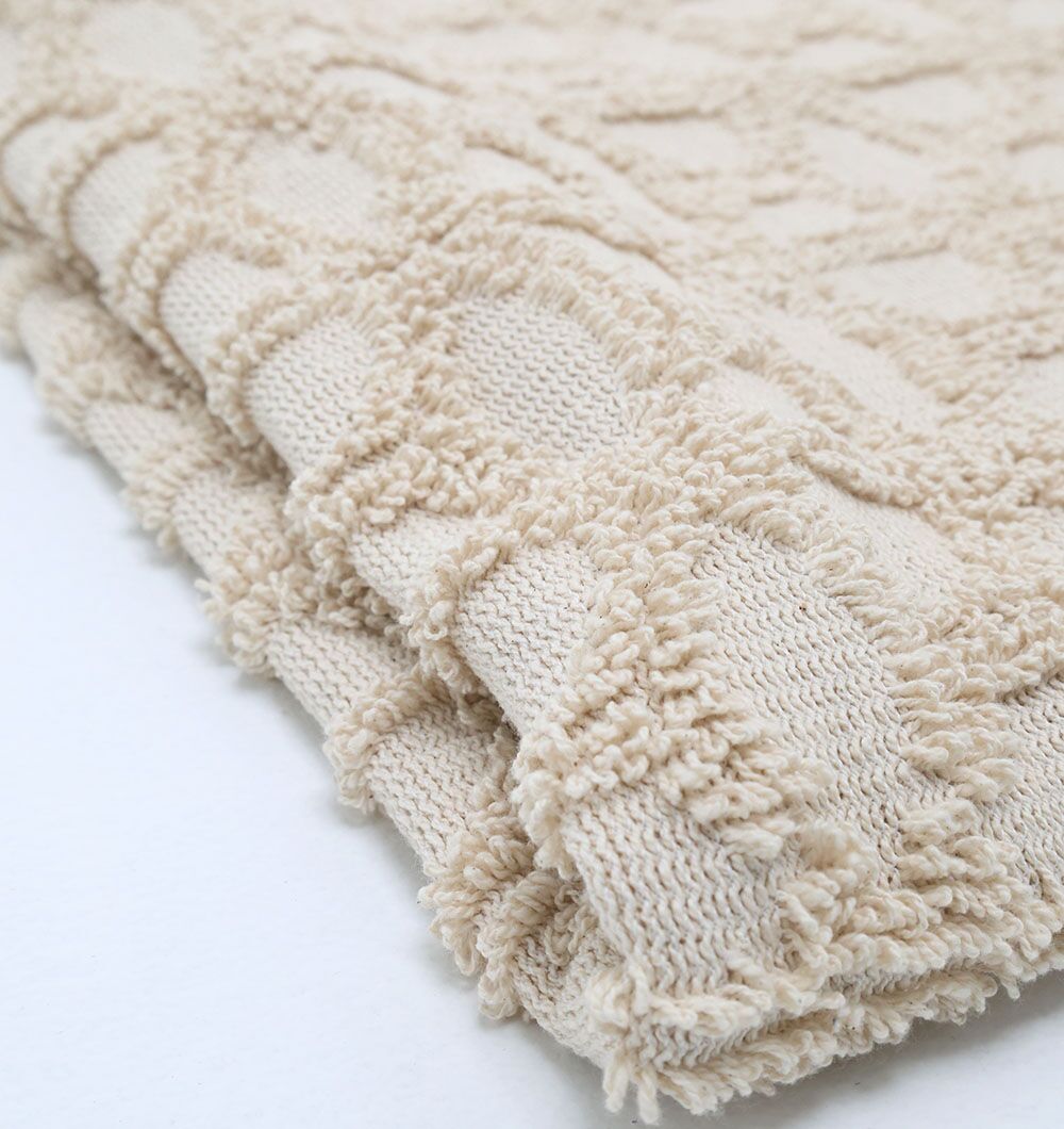 Sofa Throws & Throw Blankets – Stylish Bed Throws and Decorative Throw Pillows Cozy throw blankets and sofa throws with soft textures, perfect as bed throws and decorative throw pillows.