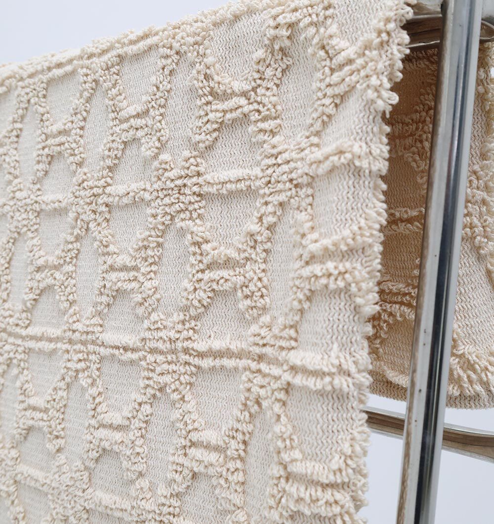 Sofa Throws & Throw Blankets – Stylish Bed Throws and Decorative Throw Pillows Cozy throw blankets and sofa throws with soft textures, perfect as bed throws and decorative throw pillows.