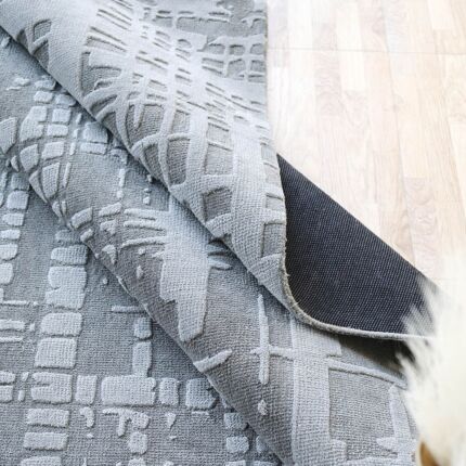 Luxury handmade tufted rug Dubai – stylish carpet for bedroom and living room flooring.