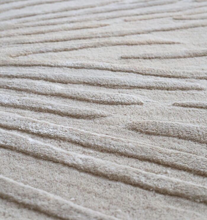Luxury handmade rug Dubai – tufted living room carpet and bedroom flooring.