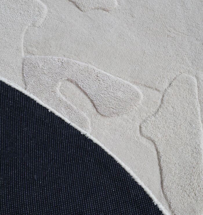 Elegant handmade circular carpet in Dubai, stylish tufted rug for living room and bedroom, available in UAE homes.
