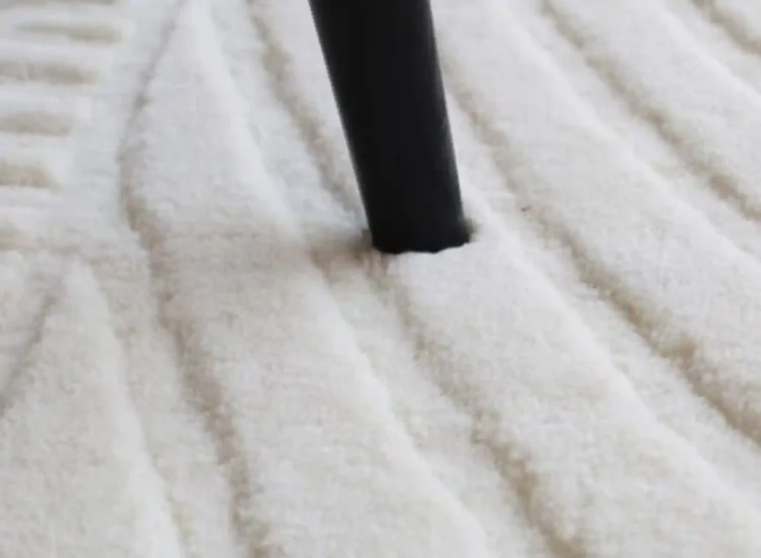 Low Pile Rug in Minimalist Living Room – Ramsha Home