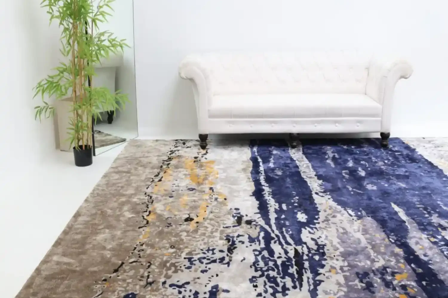 Pet-Friendly Rugs – Best Rug Types for Homes with Cats or Dogs Pet-friendly rug in living room with cat and dog durable and easy to clean
