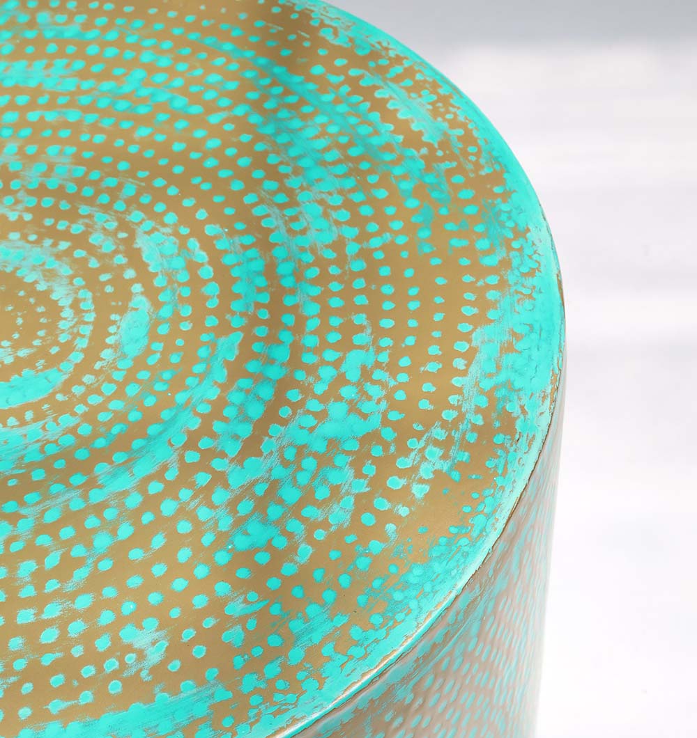 Top Close-Up – Round Coffee Table with Turquoise Dot Pattern and Golden Base Close-up top view of round coffee table showing turquoise dot pattern and golden edge details