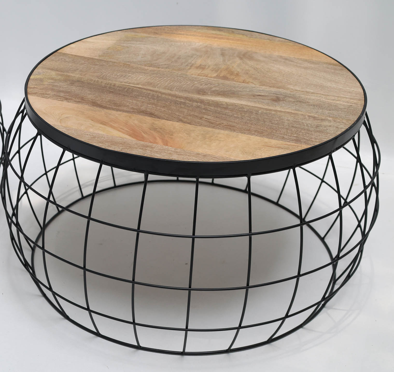 GH-068 (3) Industrial Nesting Side Tables – Solid Wood Top & Metal Wire Base (Set of 2) GH-068 - الصورة 3