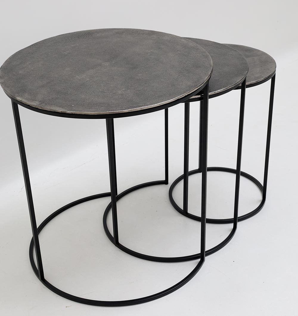 Set of 3 Modern Nesting Side Tables – Antique Brass Finish with Black Iron Base GH-071 | Circular Minimalist Design Set of 3 modern nesting side tables with antique brass tops and black iron bases – circular minimalist design