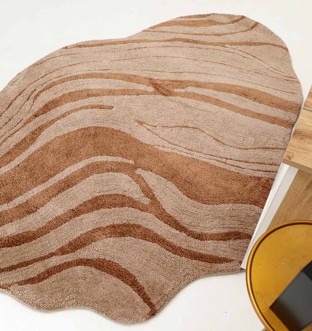 Shaped Shaggy Rug for Home Decor Dubai - SG 033 A uniquely shaped shaggy rug, a perfect example of home decor Dubai, featuring organic edges and a beige and brown fiber blend.